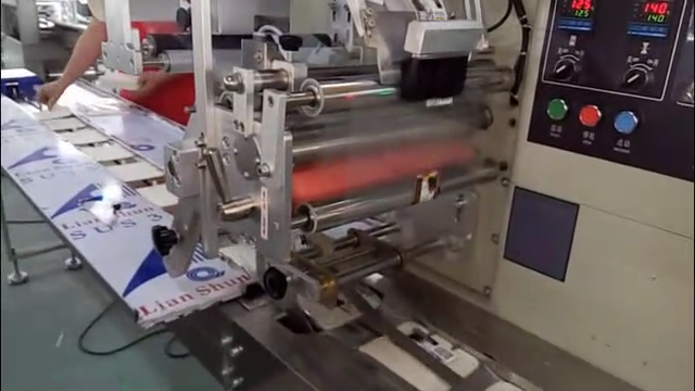 全自動貼標機工作圖 全自動貼標機工作圖